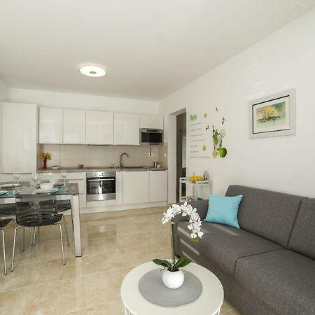 Amazing Luxury 4Star Apartment Laura Supetar Dış mekan fotoğraf