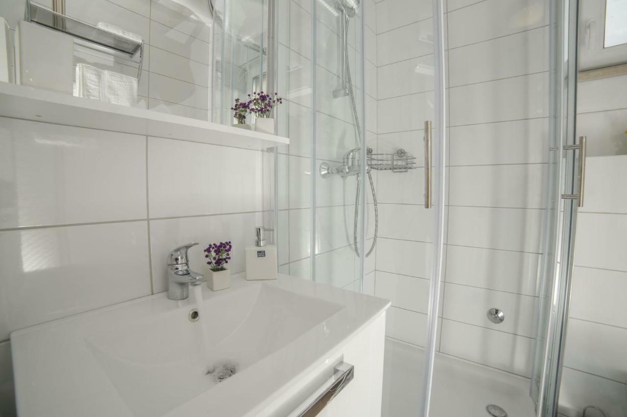 Amazing Luxury 4Star Apartment Laura Supetar Dış mekan fotoğraf